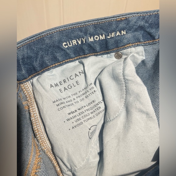 American Eagle Outfitters Classic Blue Curvy Mom Jeans - Stretch - Picture 10 of 12